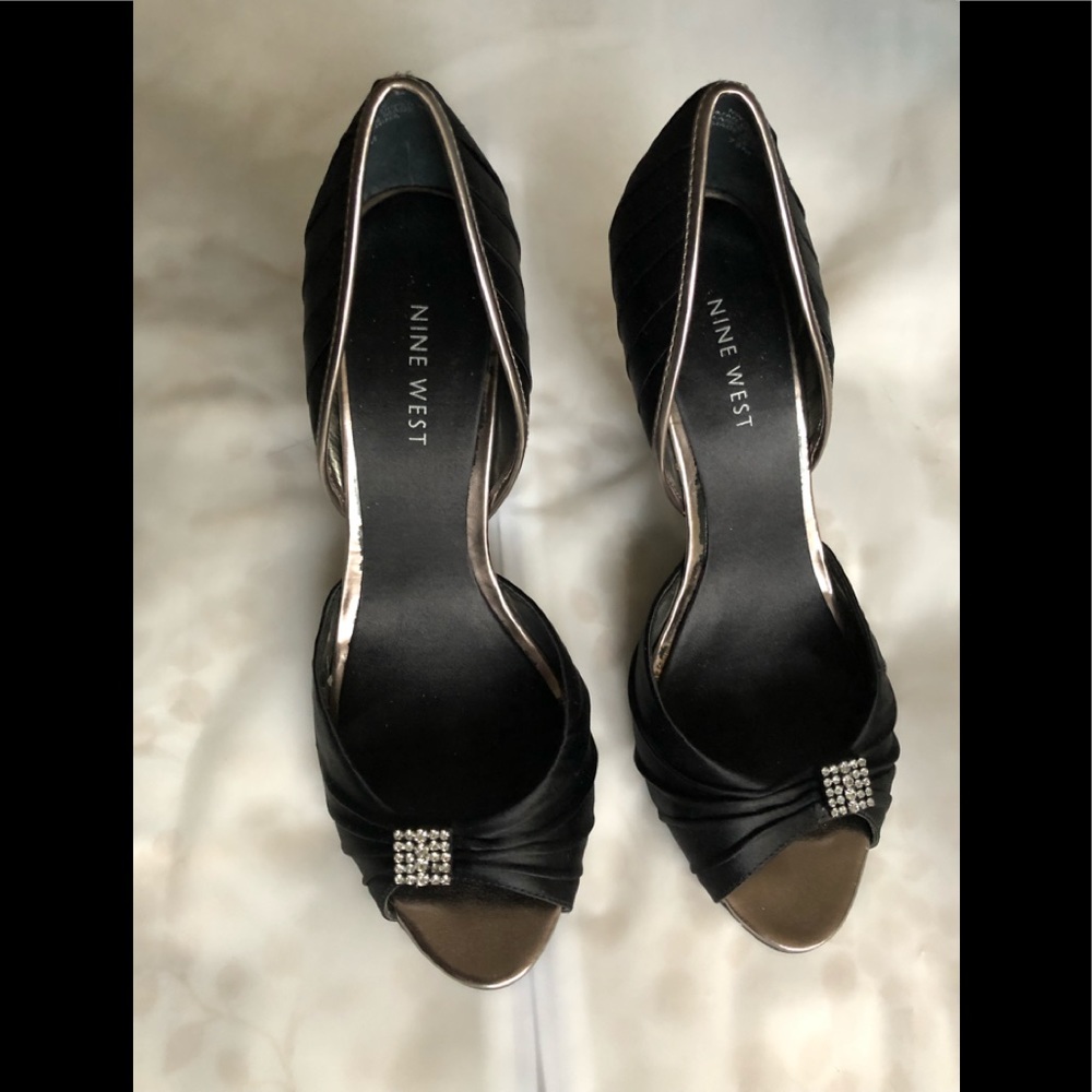 Black heels D’orsay style